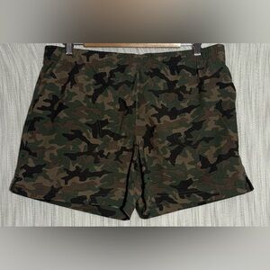 Columbia Women's Cargo Shorts - Green Camo